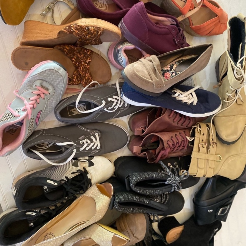 10 pairs BOUTIQUE AND NAME BRAND SHOE BUNDLE CLEARANCE RESELLER BOX